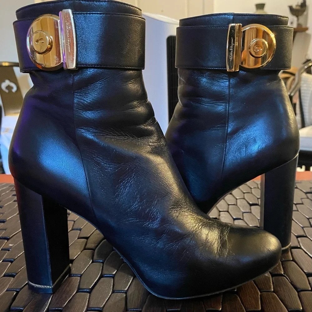 Salvatore Ferragamo ankle bootssize 9.5